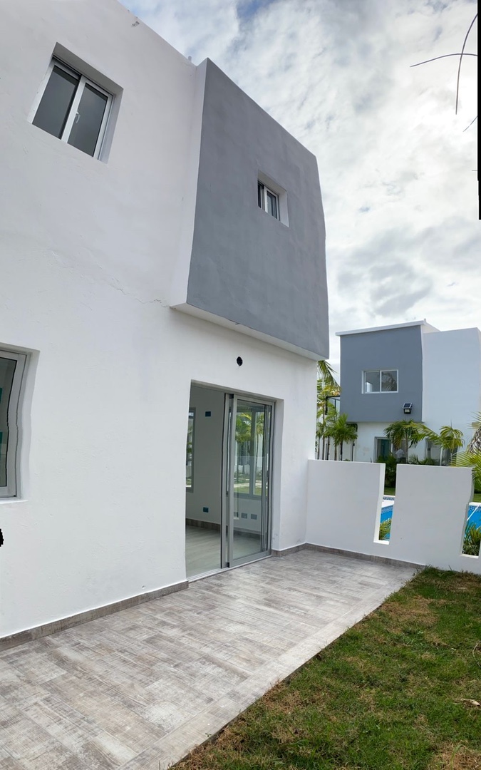 casas vacacionales y villas - Venta de Villa tipo townhouse en Bavaro punta cana con acceso a playa Bavaro  7