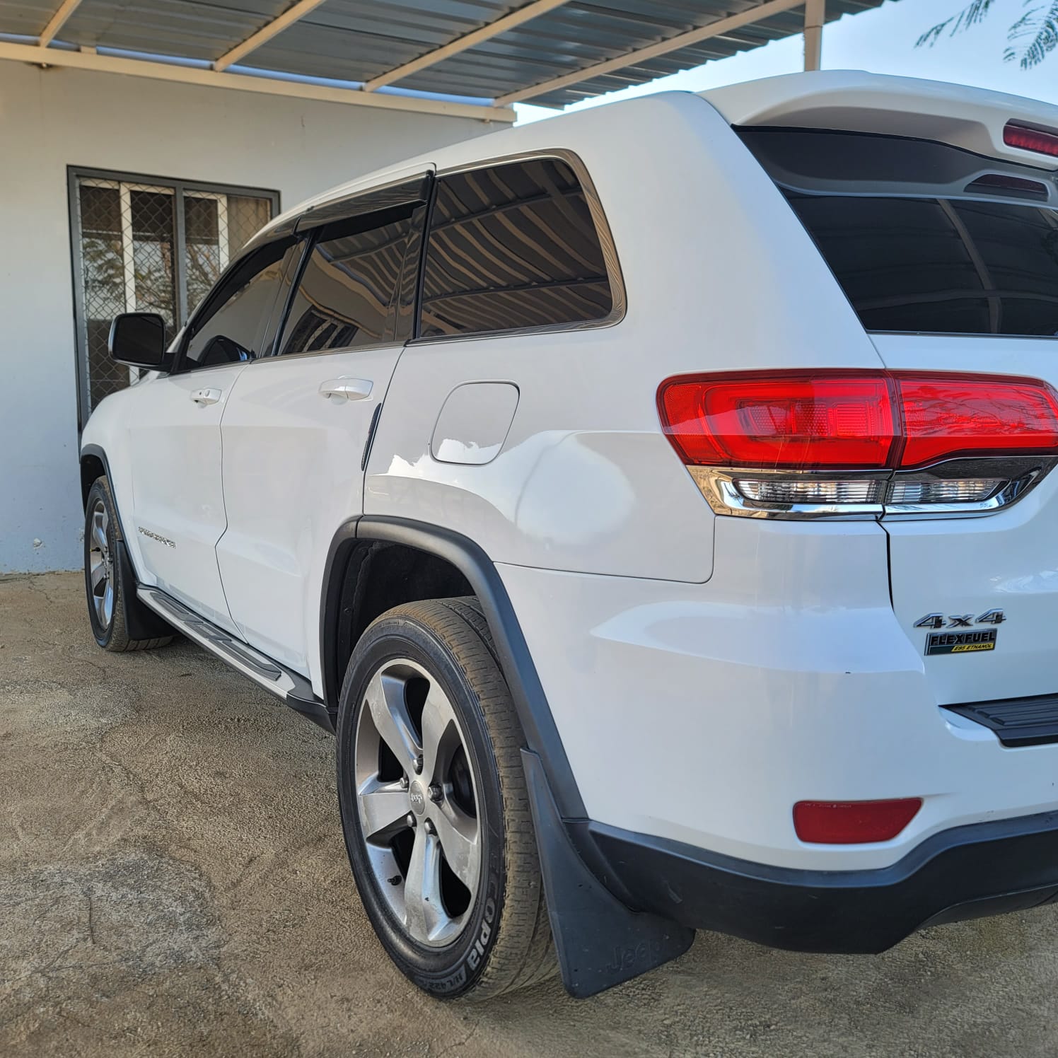 jeepetas y camionetas - jeep grand cherokee laredo 2014 4