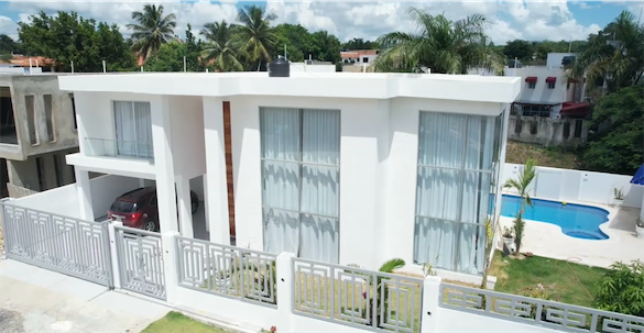 casas - Casa moderna con piscina en venta, ubicada en la Jacobo Macluta- Ciudad modelo 0