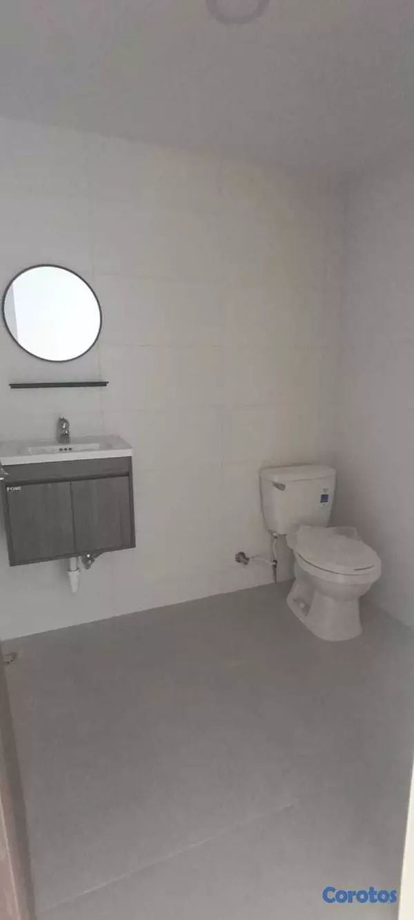 oficinas y locales comerciales - Local en primer nivel en La Julia 103m2 con Terraz 10