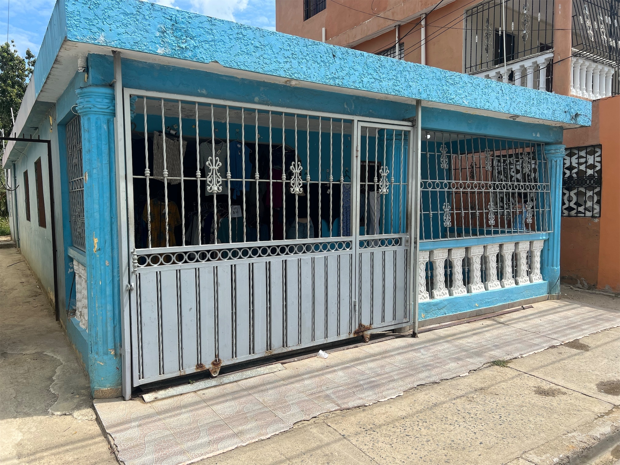 casas - Venta de casa en san Isidro arriba carretera mella km18  la casa tiene cintillo