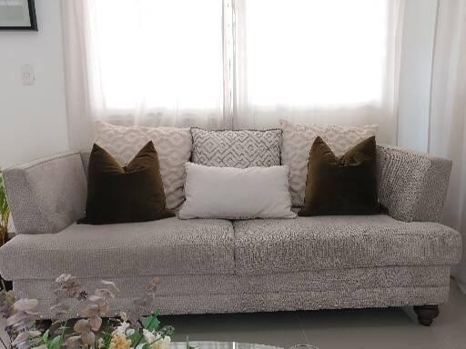 muebles y colchones - Mueble grande precioso, nuevo con cojines, único sofá, aprovéchalo  2