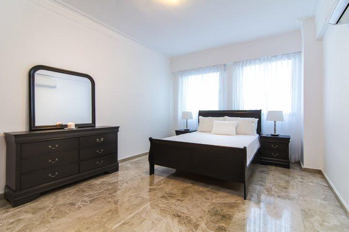 apartamentos - Lujosa Torre en Mirador Sur, excelente vigilancia,cercano al Parque 7