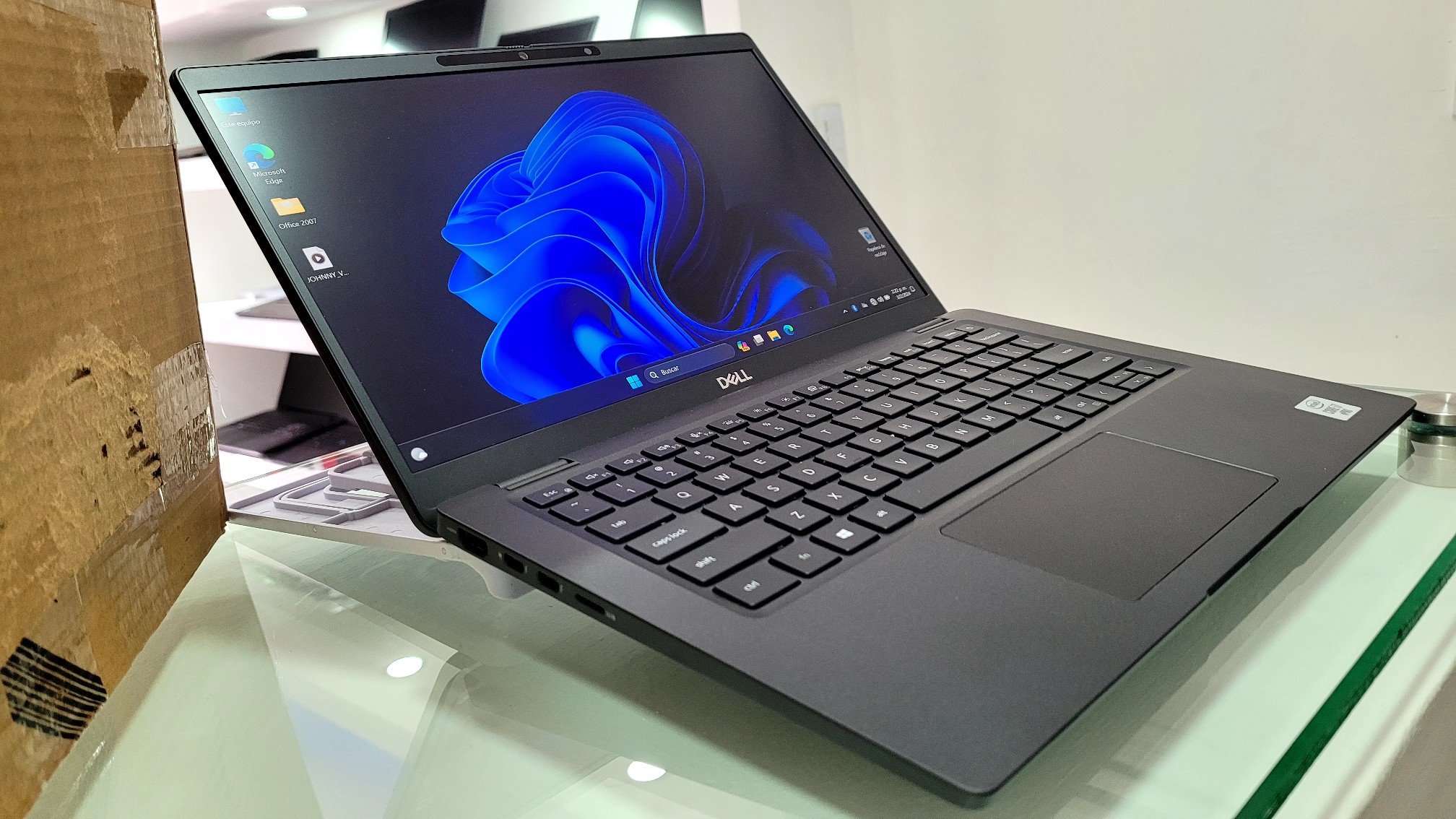 computadoras y laptops - Dell Touch Slim 13.3 Core i7 10th Gen Ram 8gb ddr4 Disco 1tb Solido Clear