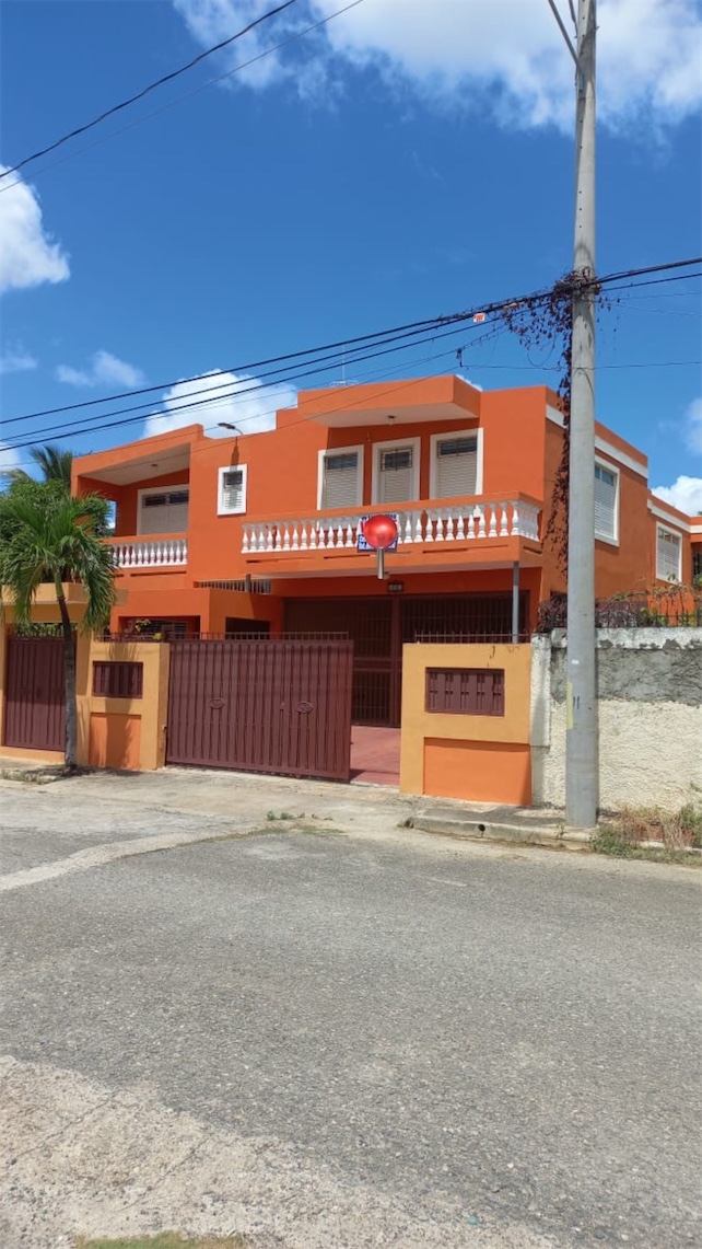 casas - Venta de casa en tropical del este con piscina y 561mts Santo Domingo 4