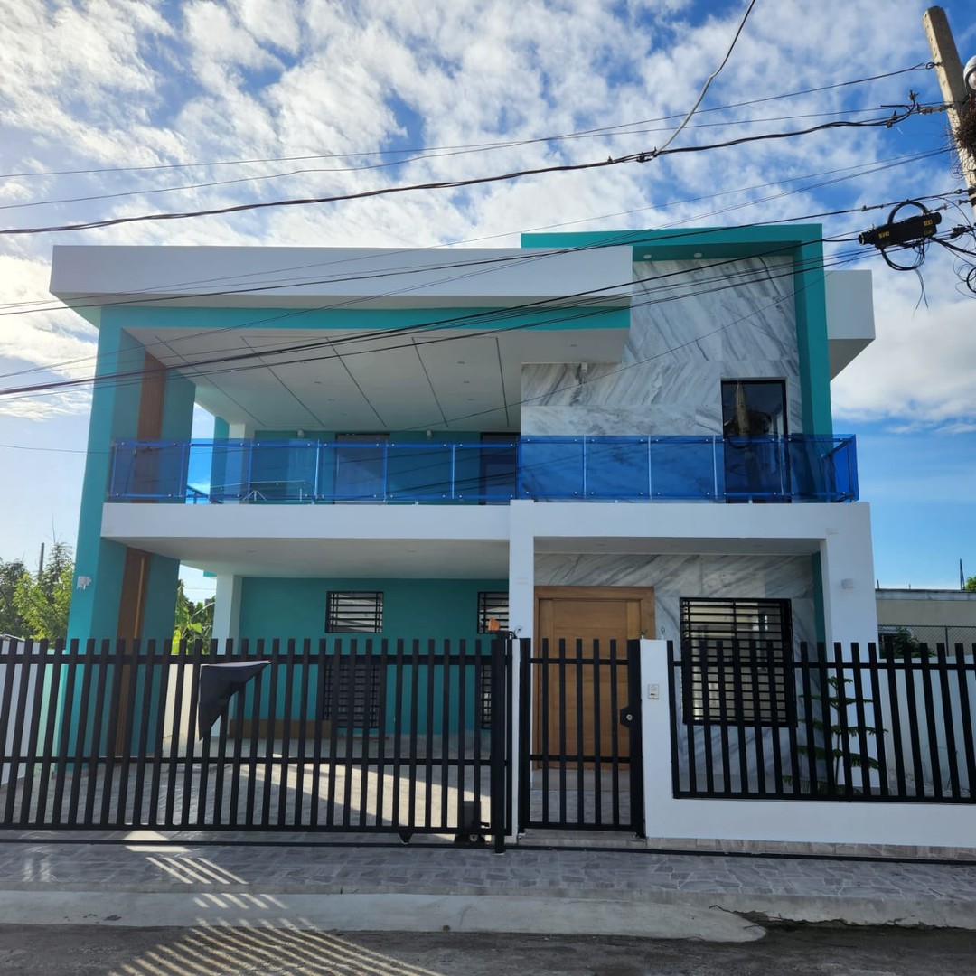 casas - Amplia Vivienda Recien Construida en Ave. 27 de Febrero 