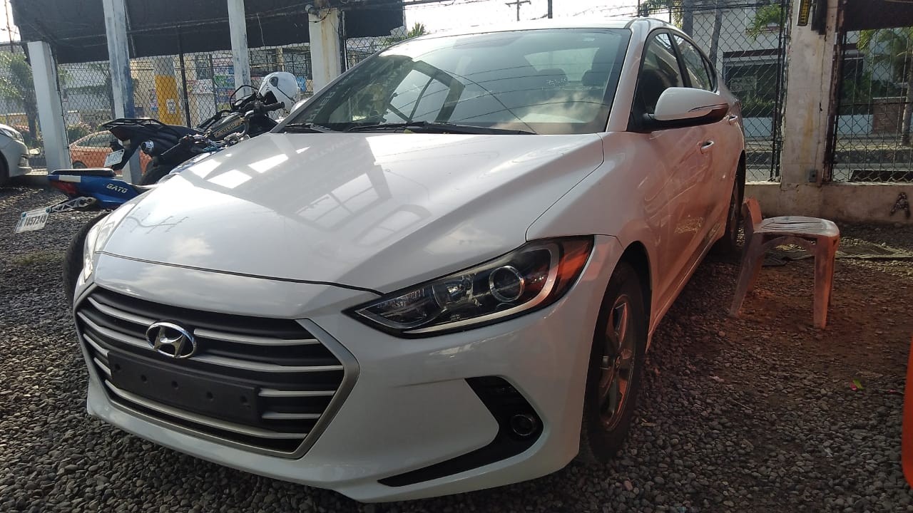 carros - HYUNDAI AVANTE 2017 BLANCO 2