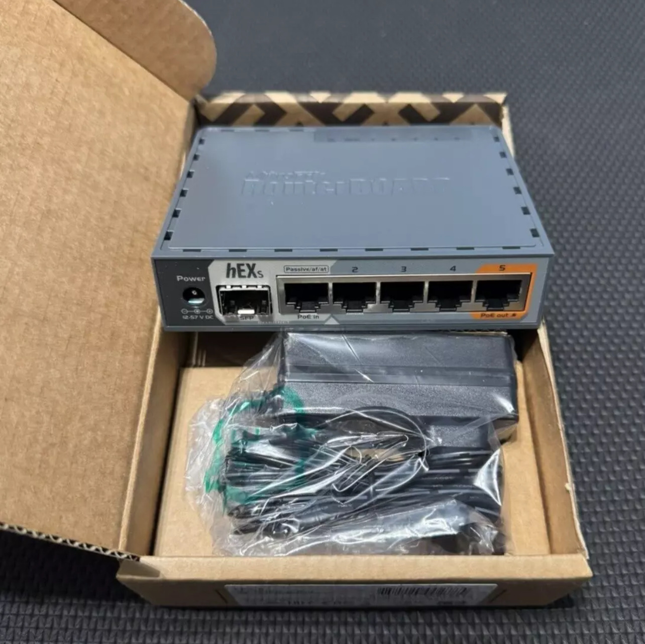 otros electronicos - Mikrotik hEX S RB760iGS Router 5X Gigabit Ethernet, SFP, Dual Core 880MHz CPU 0