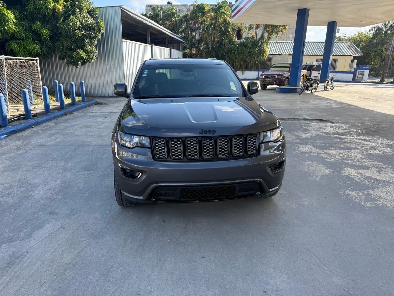 jeepetas y camionetas - Jeep Grand Cherokee 2017 Negociable 