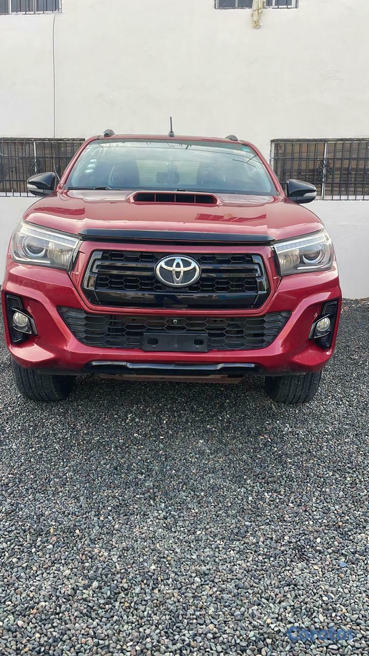 jeepetas y camionetas - Se Vende Toyota Hilux 2017 1