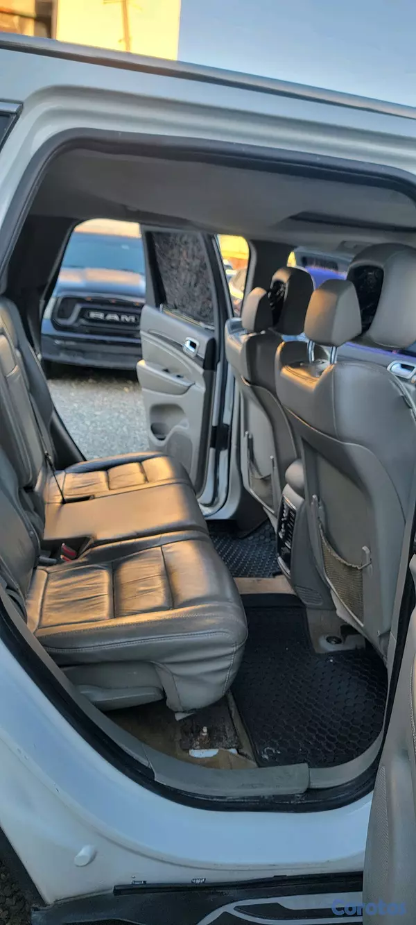 jeepetas y camionetas - JEEP GRAND CHEROKEE LAREDO  5