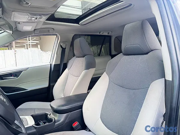 jeepetas y camionetas - Toyota RAV4 XLE 2023 6