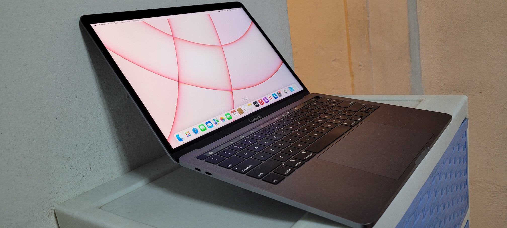 computadoras y laptops - Macbook pro Touch Retina 13.3 Core i7 Ram 16gb Disco SSD 512GB AÑO 2018 1