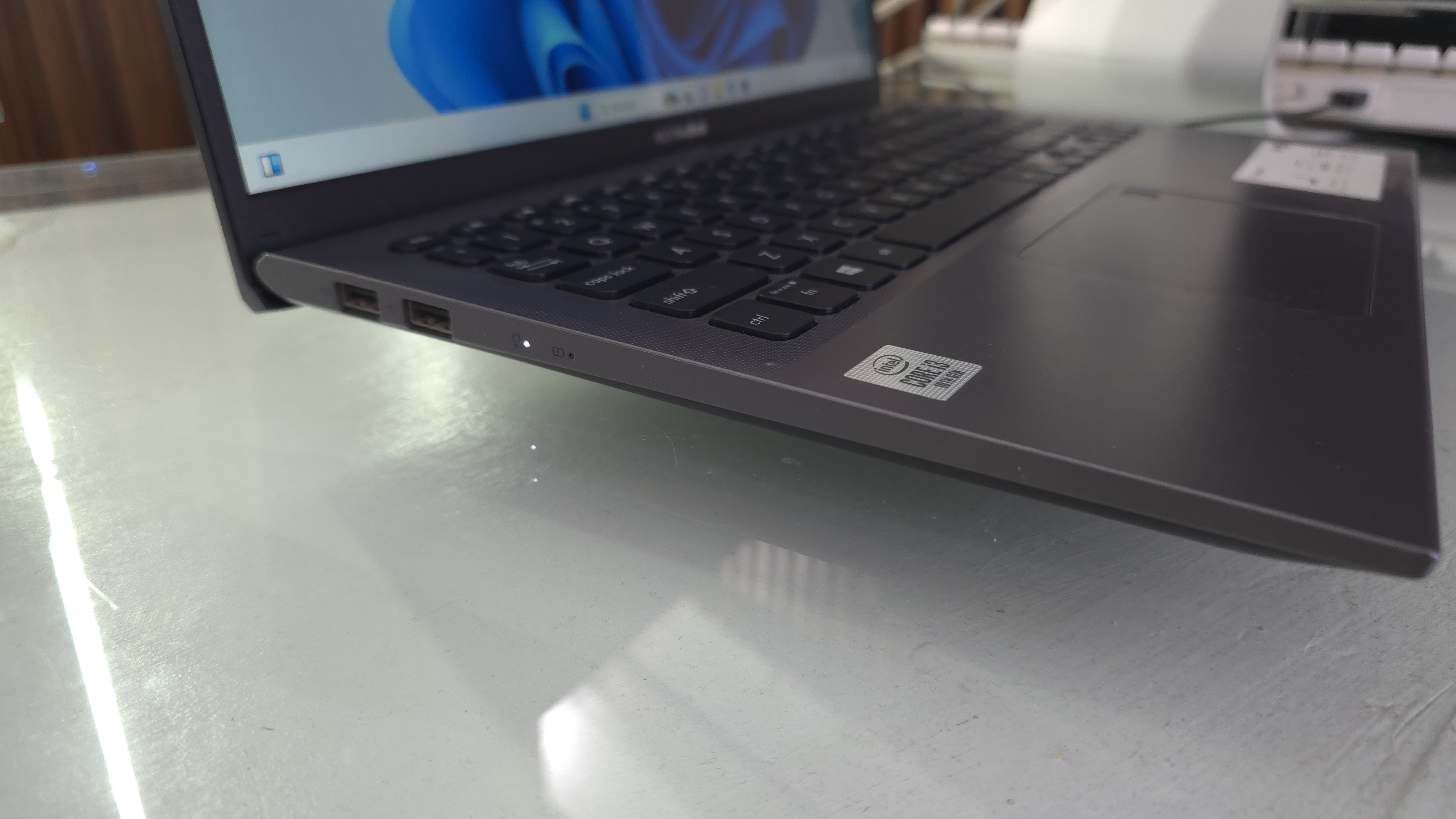 computadoras y laptops - Laptop Asus Vivobook Touch 15.6 LED i3 10th Gen 1