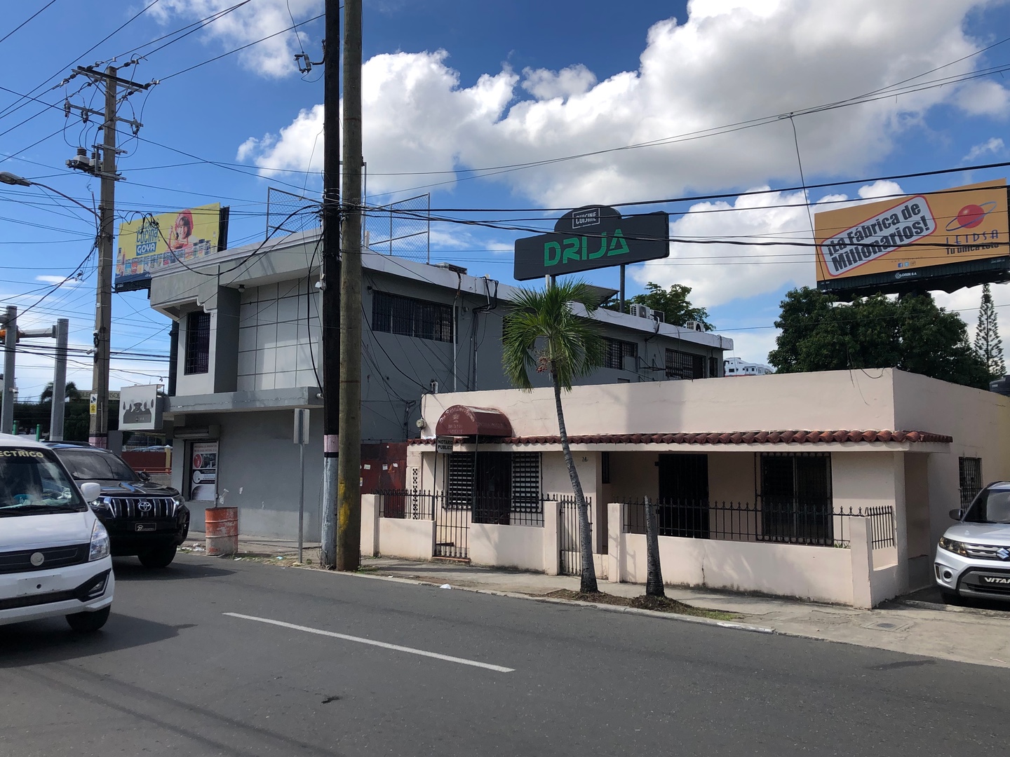 oficinas y locales comerciales - Solar comercial de 1,194 Mtrs2 de Terreno en la 27 de Febrero, Santo Domingo 
