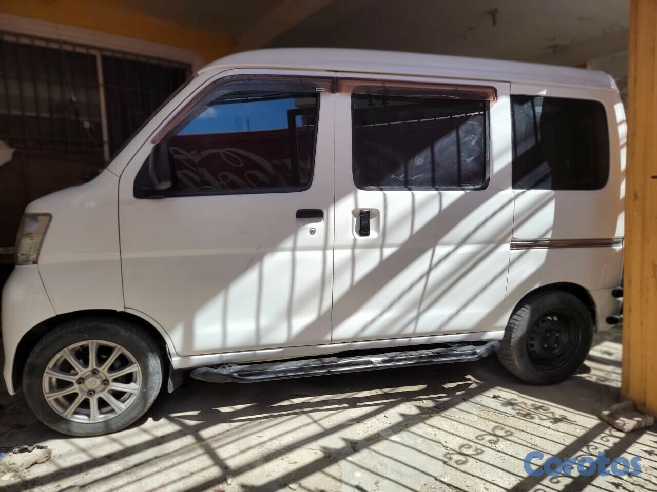 jeepetas y camionetas - Vendo Daihatsu Hijet 2013 Excelentes condiciones 8