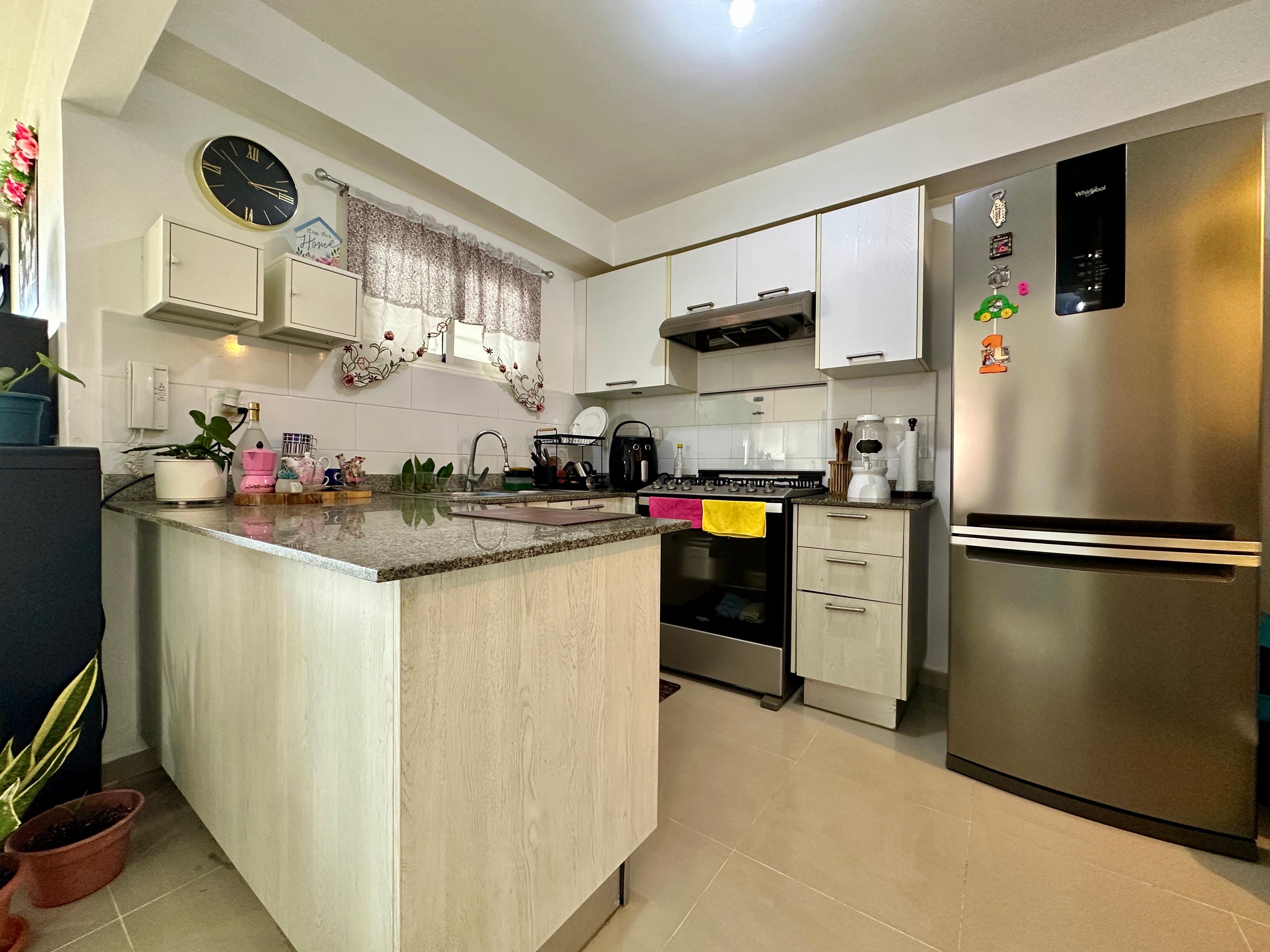 apartamentos - venta de apartamento piso 9 en la charles de Gaulle Santo Domingo este de 89mts 8