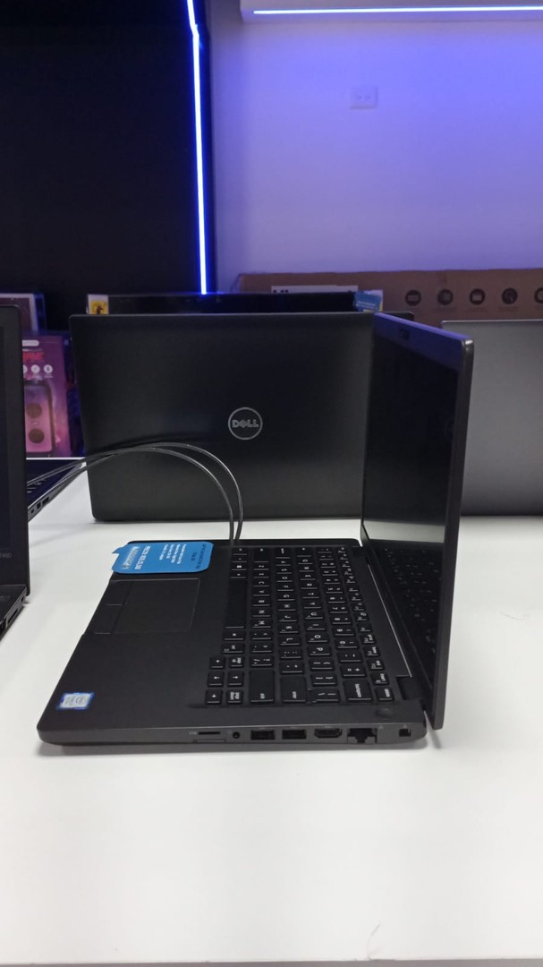 computadoras y laptops - Laptop Dell 5400 I7-8th  2