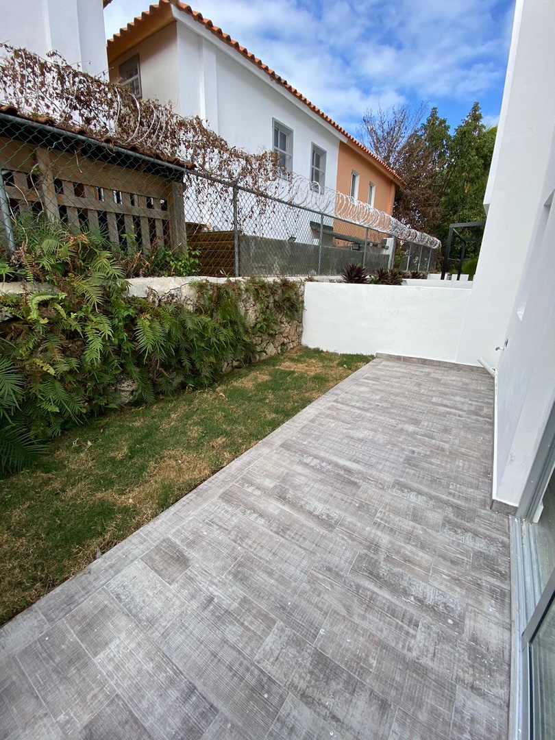 casas vacacionales y villas - Venta de Villa tipo townhouse en Bavaro punta cana con acceso a playa Bavaro  9