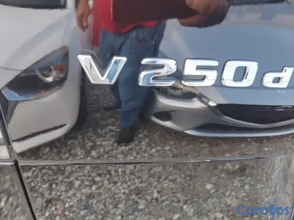 jeepetas y camionetas - 2024 Mercedes Benz V250 Diesel  11