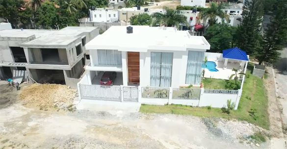 casas - Casa moderna con piscina en venta, ubicada en la Jacobo Macluta- Ciudad modelo 2
