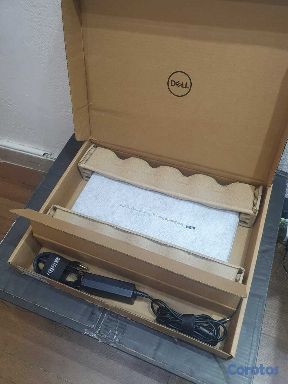 computadoras y laptops - Laptop Dell Inspiron 15, AMD Ryzen 7 7730U, 16GB RAM, 512GB SSD, 15.6" FHD nueva 5