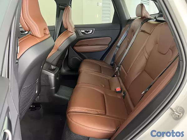 jeepetas y camionetas - Volvo XC60 T8 Ultimate Recharge 2026 10