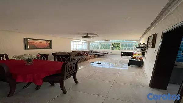 casas - Venta de hermosa con 1000mt  de solar en Zona Oriental 8
