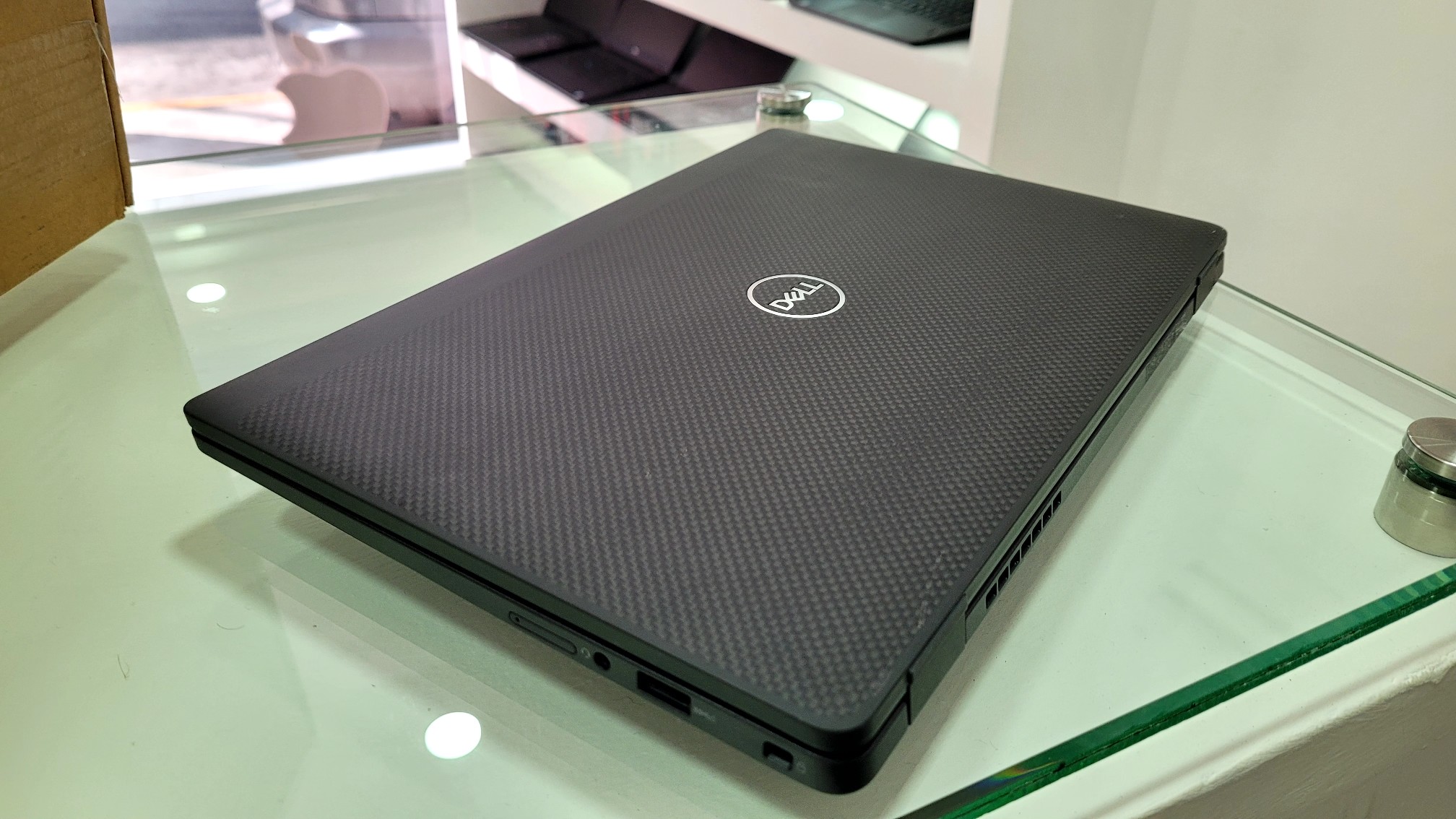 computadoras y laptops - Dell Touch Slim 13.3 Core i7 10th Gen Ram 8gb ddr4 Disco 1tb Solido Clear 2