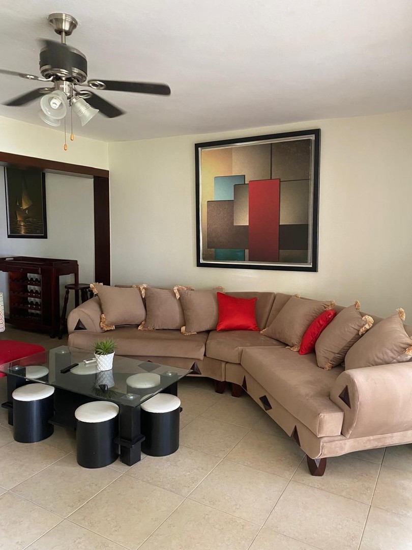 apartamentos - APARTAMENTO DE RENTA CON PISICNA
