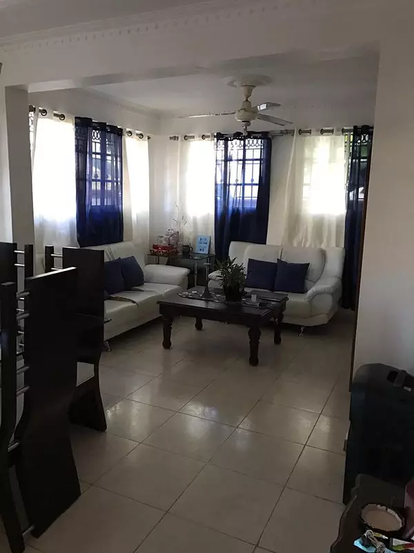 casas - Casa de 2 niveles en Jardines del Norte, Santiago 6