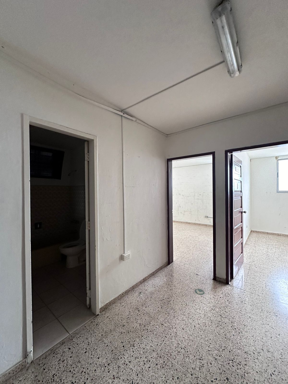 oficinas y locales comerciales - Alquilo Casa Comercial en Los Prados 6