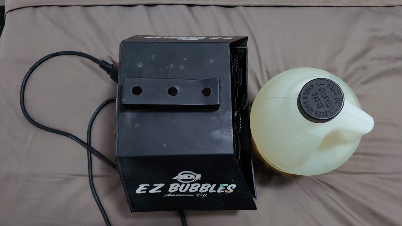 consolas y videojuegos - Maquina de Burbuja con liquido American DJ