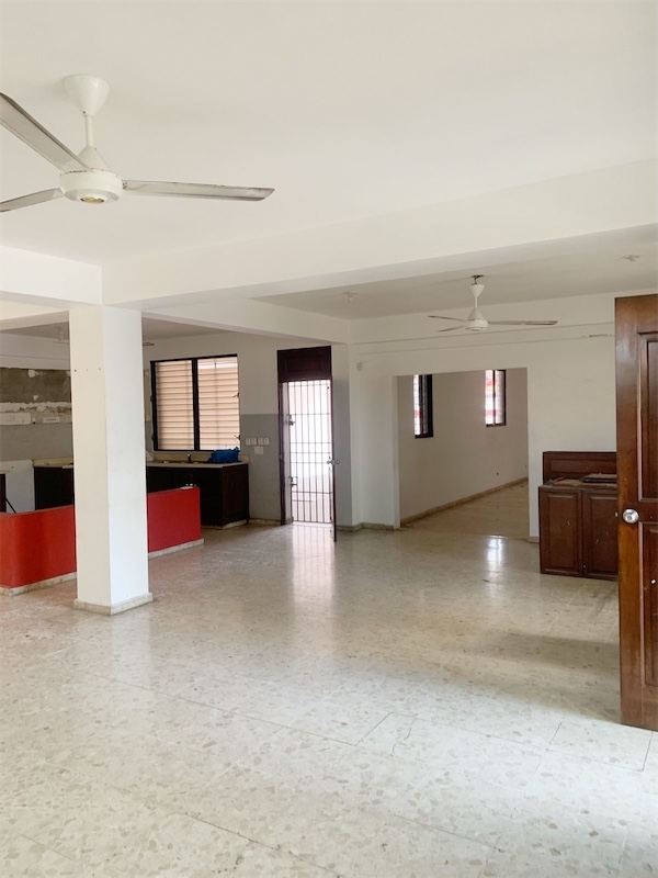 oficinas y locales comerciales - Propiedad amplia y céntrica 7