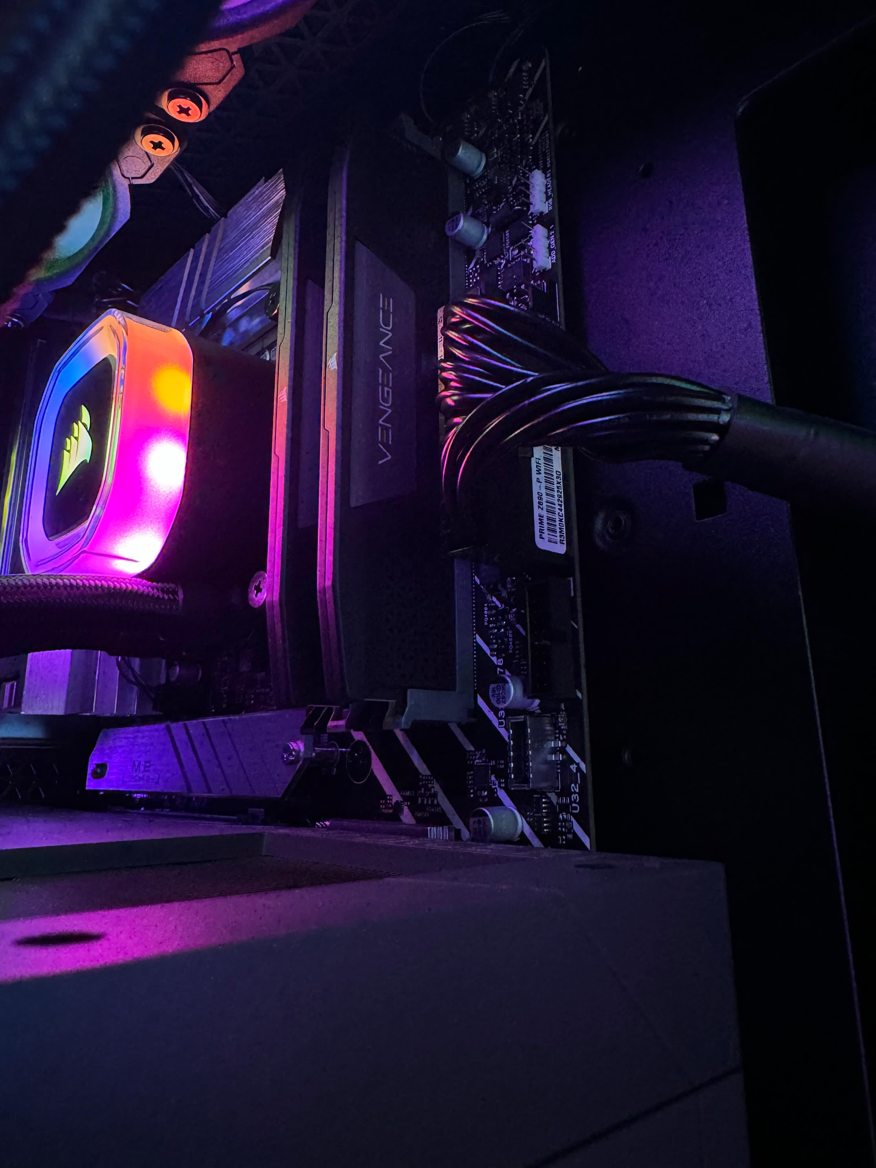 computadoras y laptops - PC GAMER ALTA GAMA! SOLO CPU, CASI NUEVA, POCO USO 6
