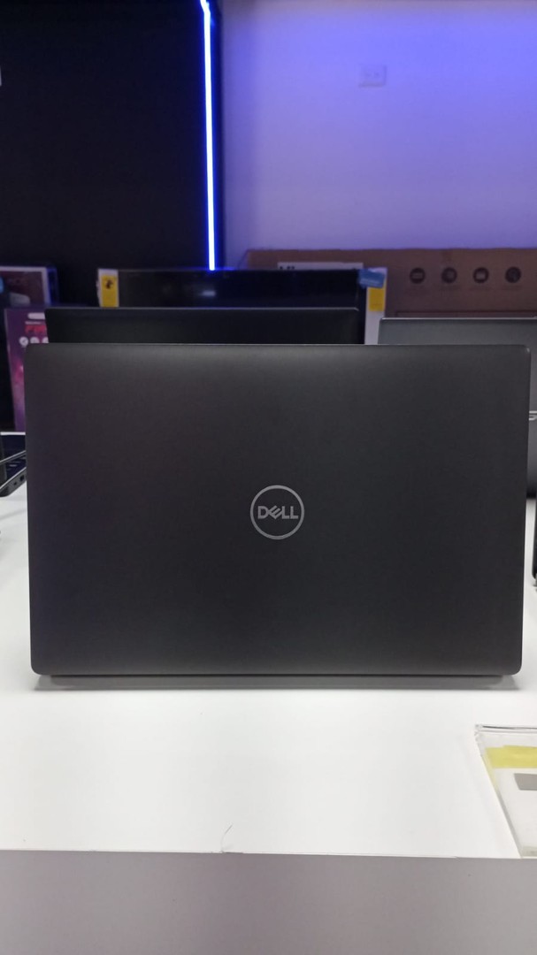 computadoras y laptops - Laptop Dell 5400 I7-8th  3