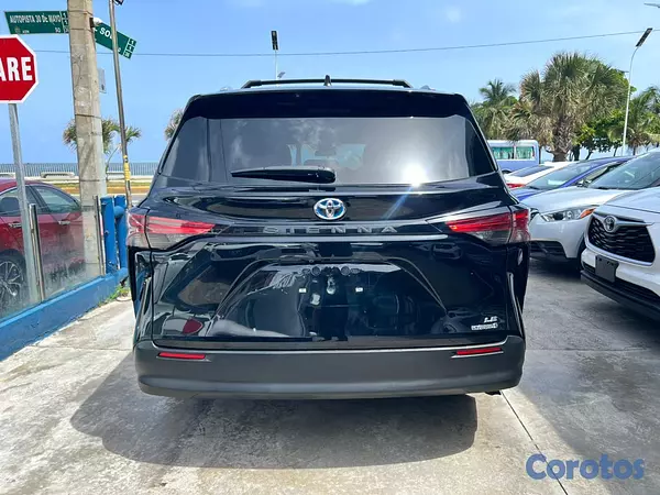 jeepetas y camionetas - Toyota Sienna LE 2022 5