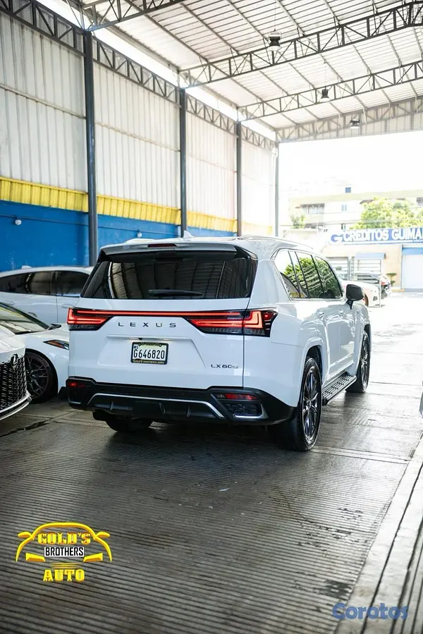 jeepetas y camionetas - Lexus LX600 F-Sport 2022 Clean Carfax 6