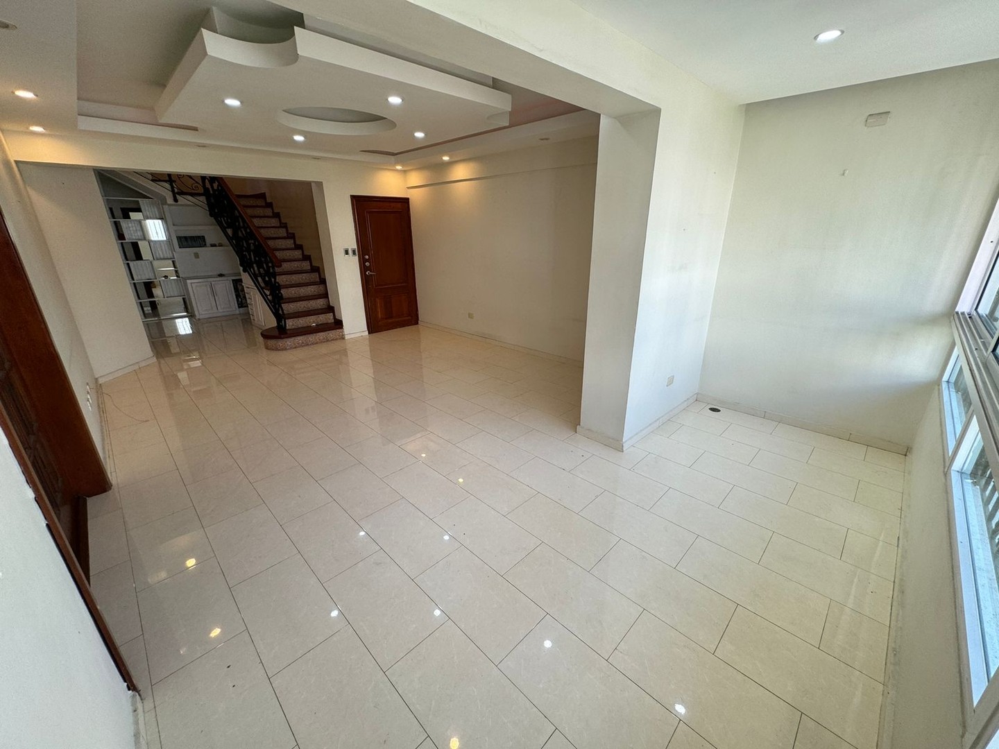 apartamentos - Pent-house en Venta
EL MILLÓN
RD$12,500,000.00
Mantenimiento: RD$7,500.00

 1