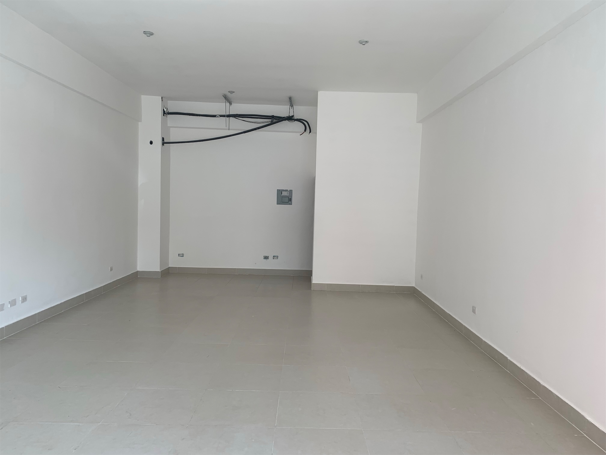 oficinas y locales comerciales - Local en Piantini primer nivel 3