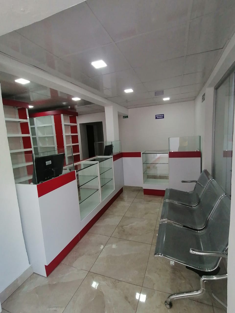 oficinas y locales comerciales - Local con farmacia aprobada, Aut. San Isidro 4