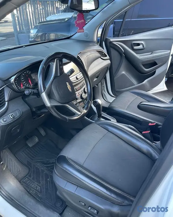 jeepetas y camionetas - CHEVROLET TRAX LT 2019 6