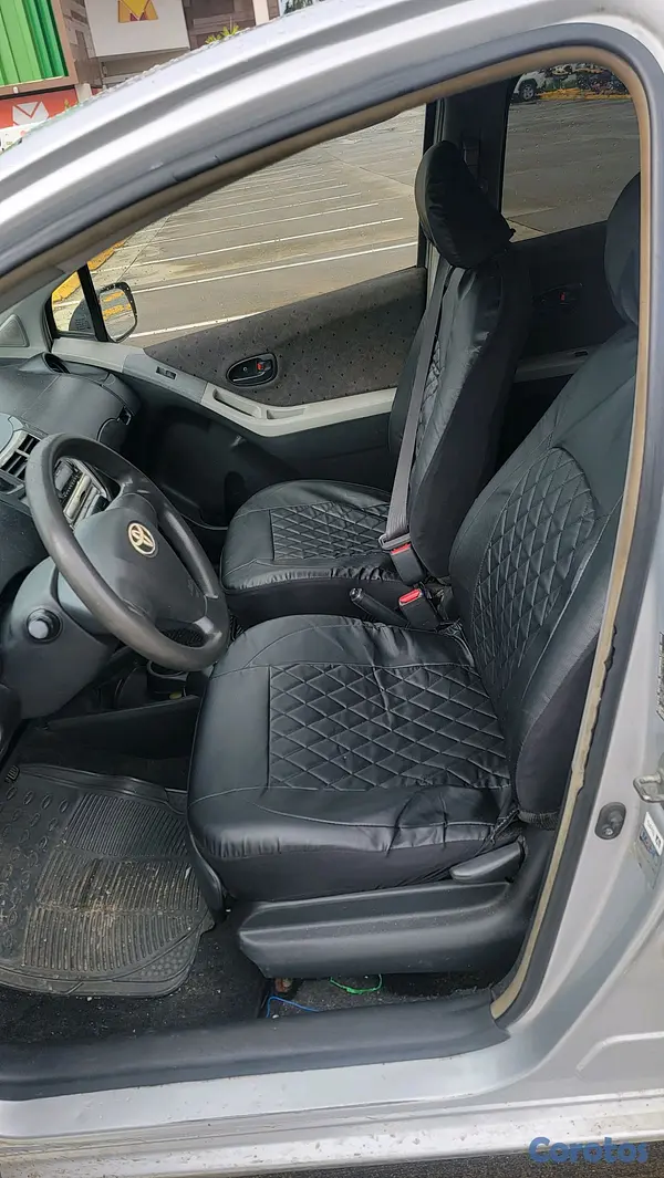 carros - toyota vitz 9