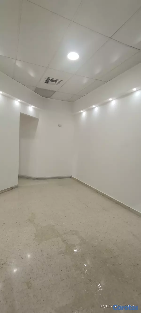oficinas y locales comerciales - Local amplio ideal bar, estética centro llamadas, puedes quitar las divisiones  2