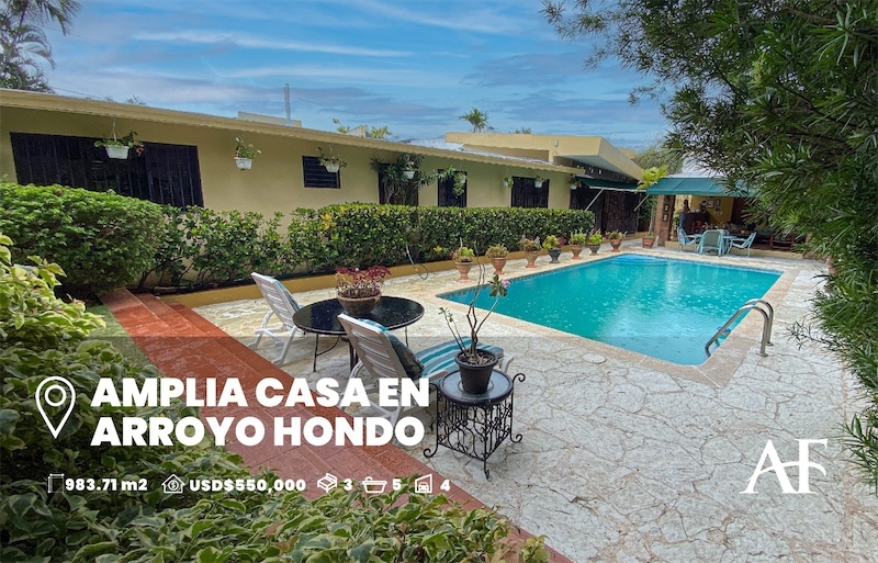 casas - Venta de casa de en arroyo hondo con piscina y 983mts Distrito Nacional