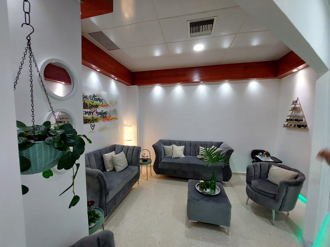 oficinas y locales comerciales - Alquilo Local 123 mts  2do piso en  Renacimiento 