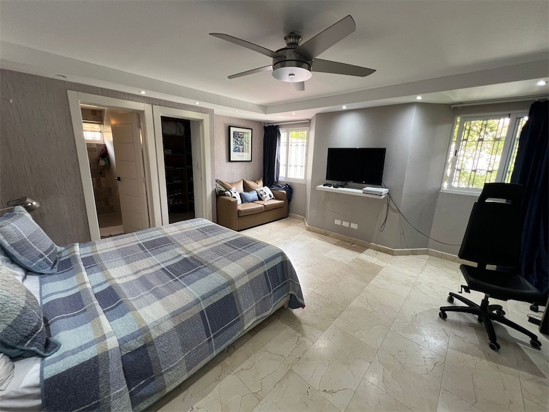 casas - Venta de casa en Arroyo Hondo 3 Distrito Nacional con piscina y 1200mts 5