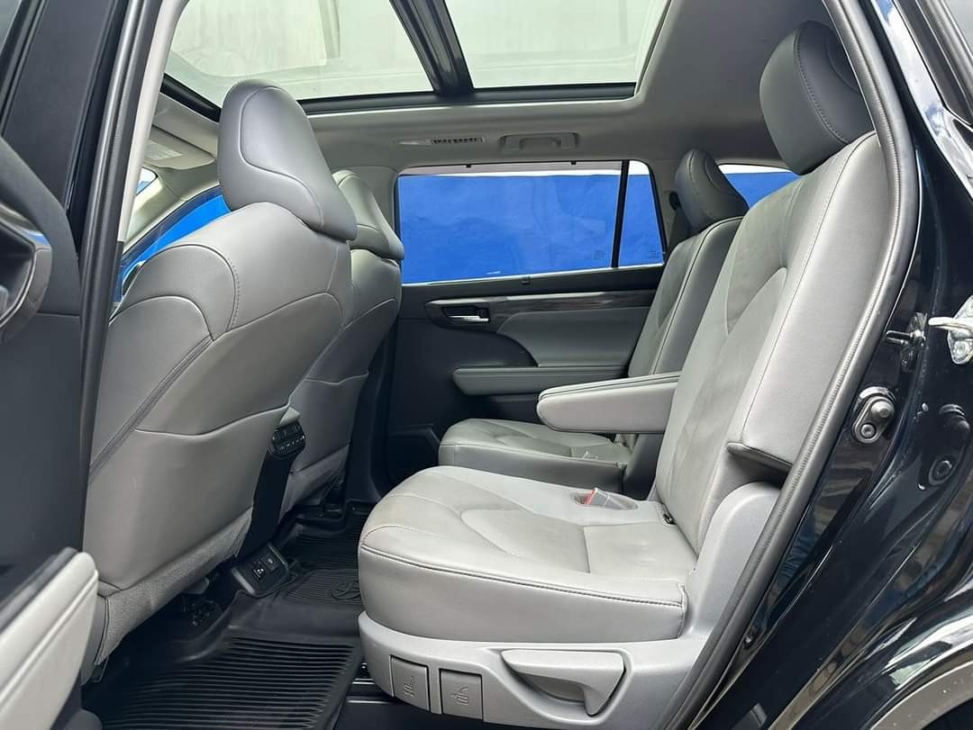 jeepetas y camionetas - 2020 Toyota Highlander Platinum 4x4Tres fila de asientos, Clean Carfax. 7