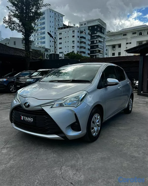 carros - Toyota Vitz 2019 3