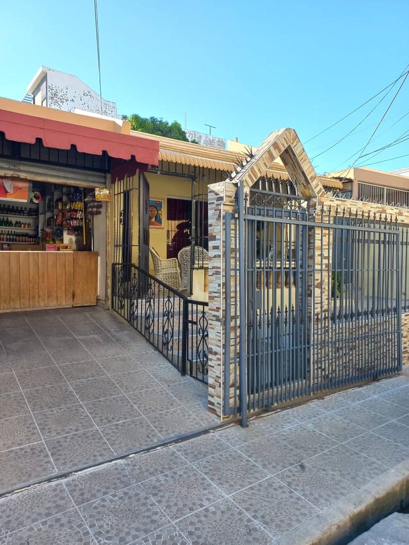 casas - Venta de casa en la autopista de san Isidro de 265mts urbanización Italia 